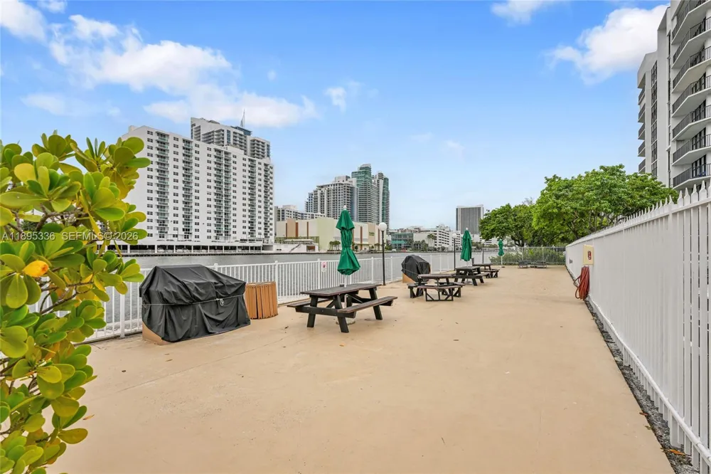 800 Parkview Dr #605 Hallandale Beach, FL 33009