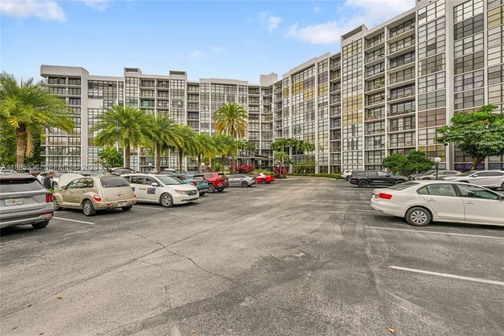 800 Parkview Dr #605 Hallandale Beach, FL 33009