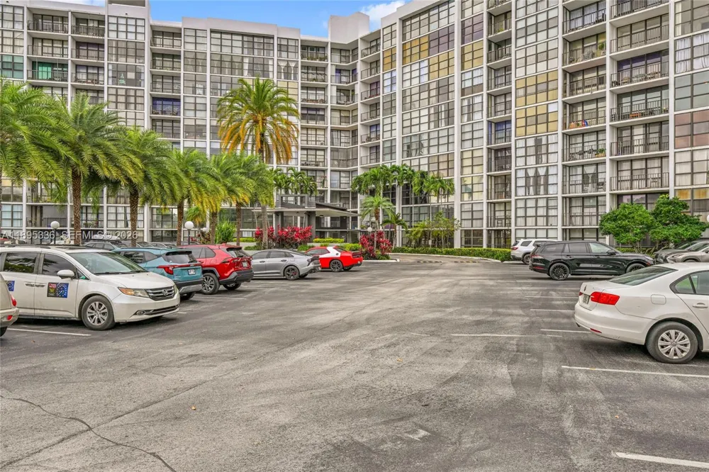 800 Parkview Dr #605 Hallandale Beach, FL 33009