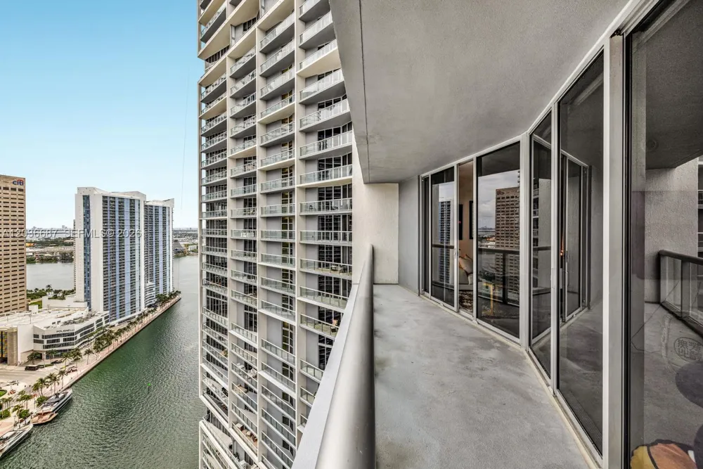 475 Brickell Ave #3214 Miami, FL 33131