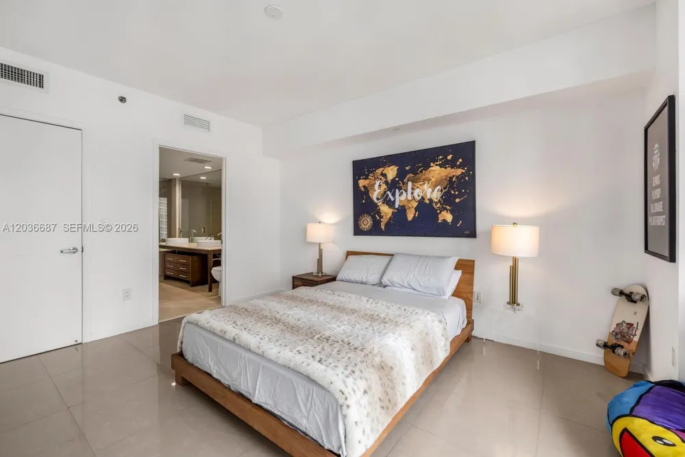 475 Brickell Ave #3214 Miami, FL 33131