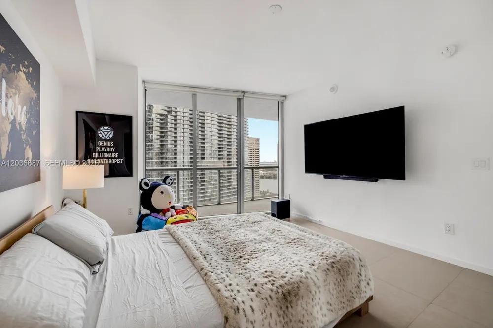 475 Brickell Ave #3214 Miami, FL 33131
