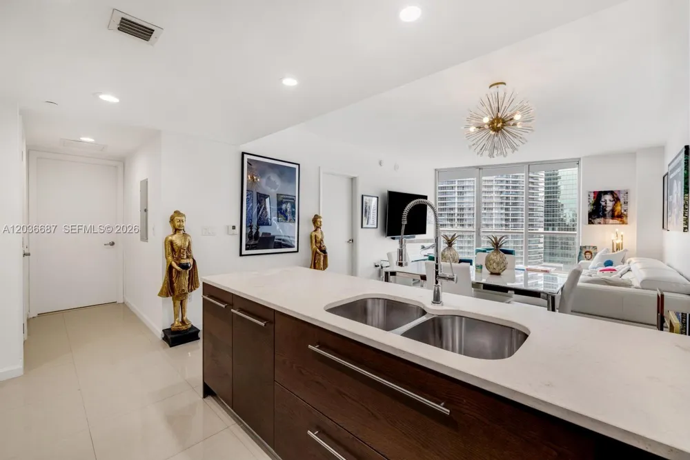475 Brickell Ave #3214 Miami, FL 33131