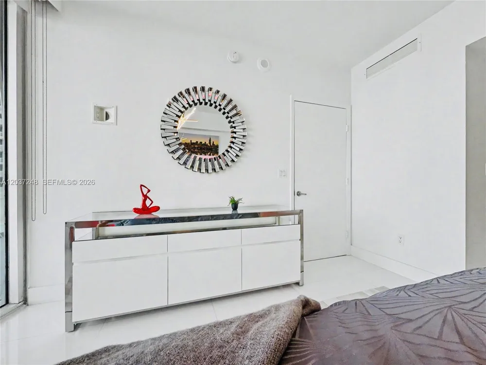 465 Brickell Ave #1605 Miami, FL 33131