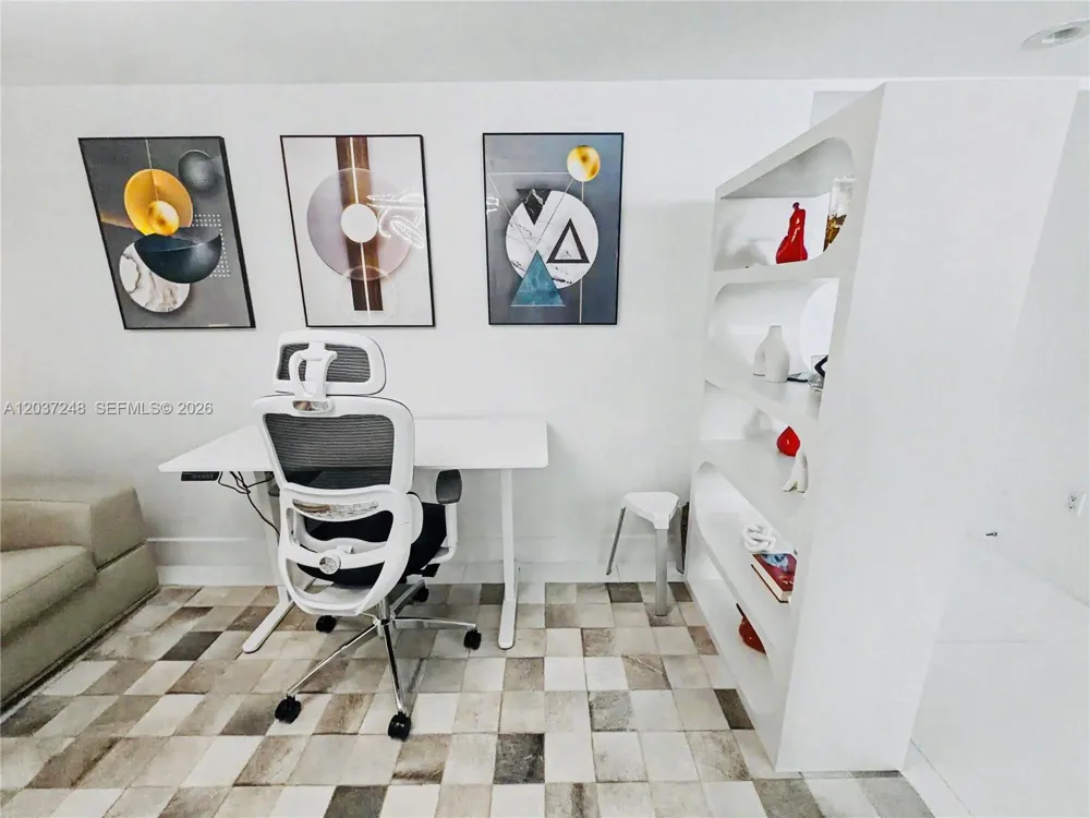 465 Brickell Ave #1605 Miami, FL 33131