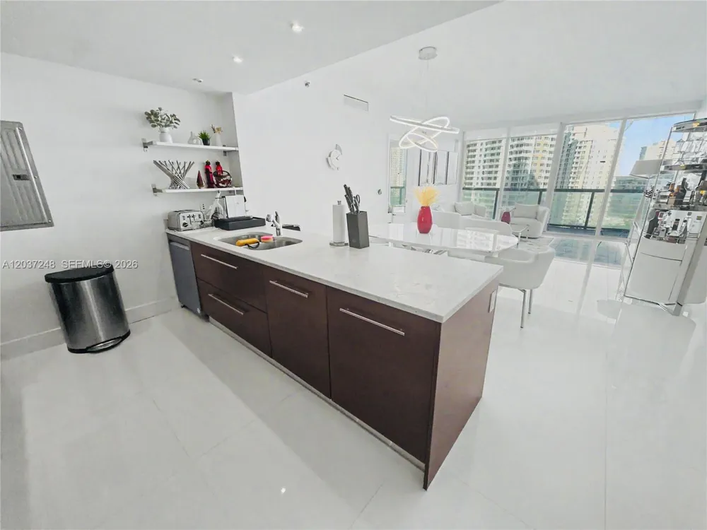 465 Brickell Ave #1605 Miami, FL 33131