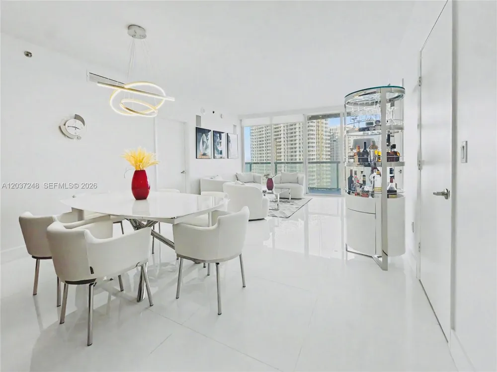 465 Brickell Ave #1605 Miami, FL 33131