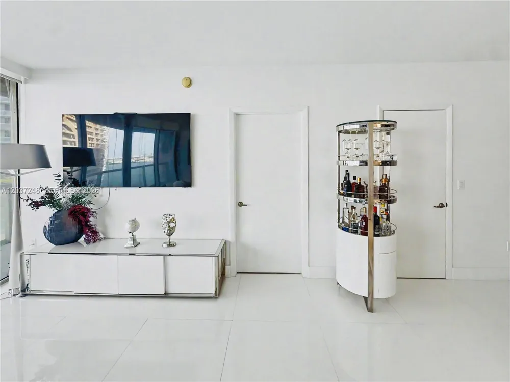 465 Brickell Ave #1605 Miami, FL 33131