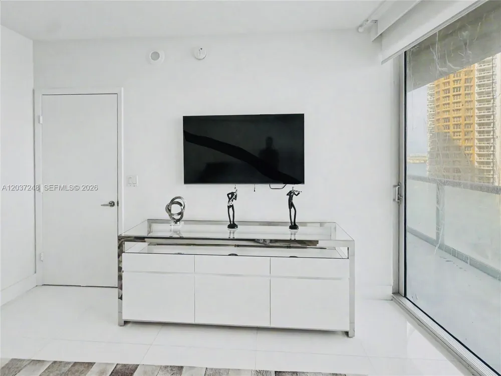 465 Brickell Ave #1605 Miami, FL 33131