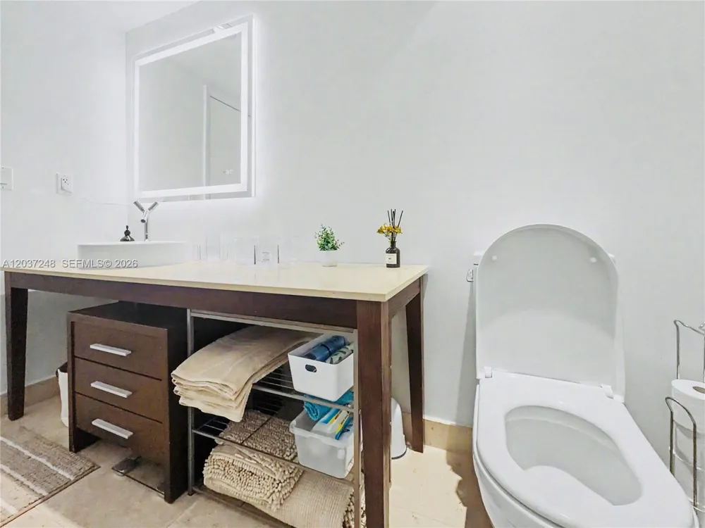 465 Brickell Ave #1605 Miami, FL 33131