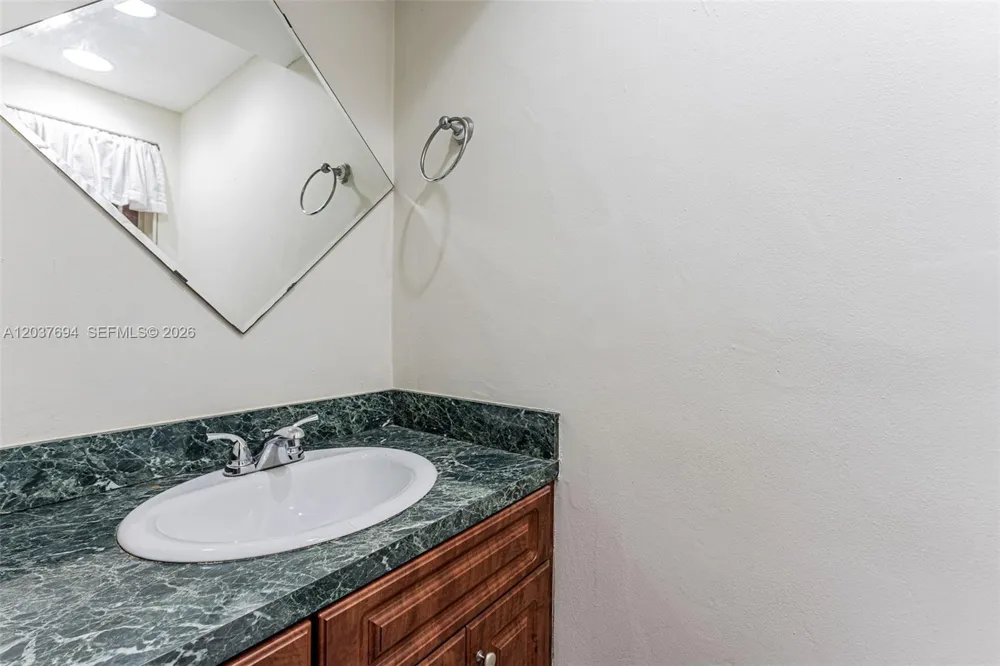 1100 W 35th St #23 Hialeah, FL 33012
