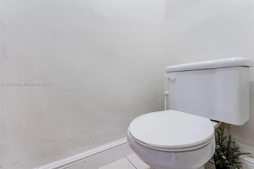 1100 W 35th St #23 Hialeah, FL 33012