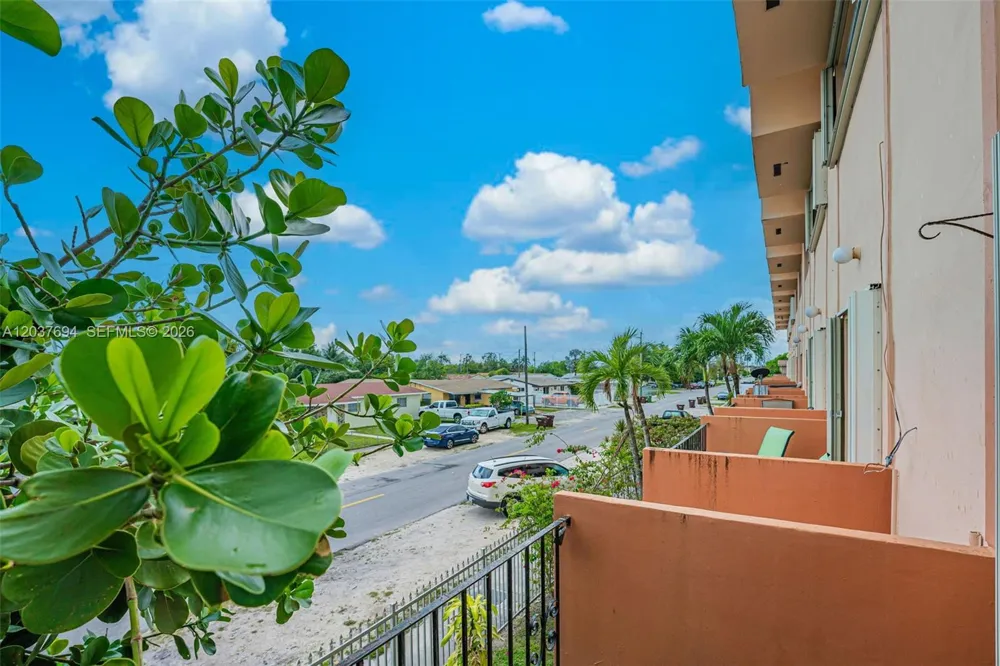 1100 W 35th St #23 Hialeah, FL 33012
