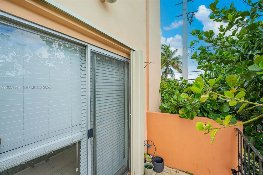 1100 W 35th St #23 Hialeah, FL 33012
