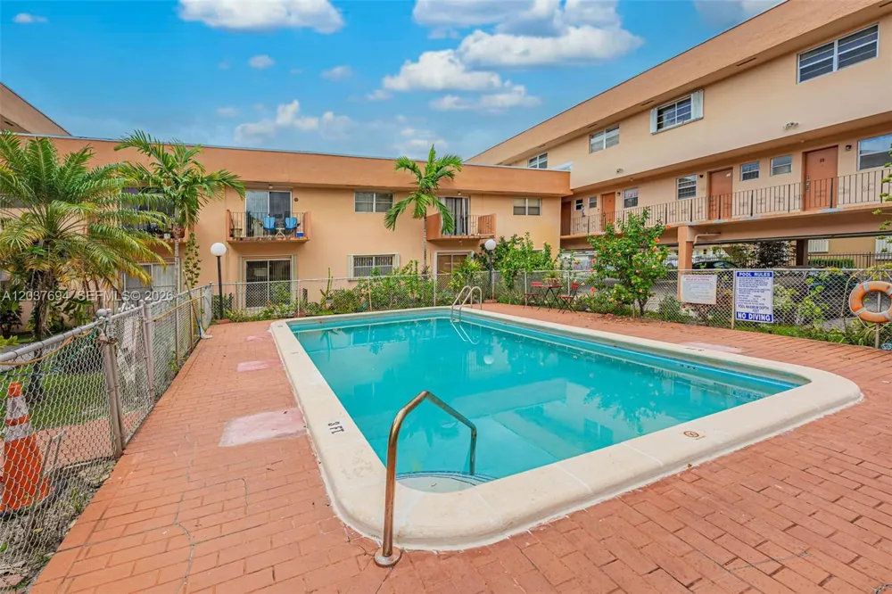 1100 W 35th St #23 Hialeah, FL 33012
