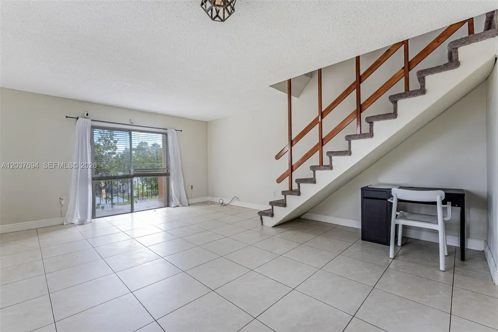 1100 W 35th St #23 Hialeah, FL 33012