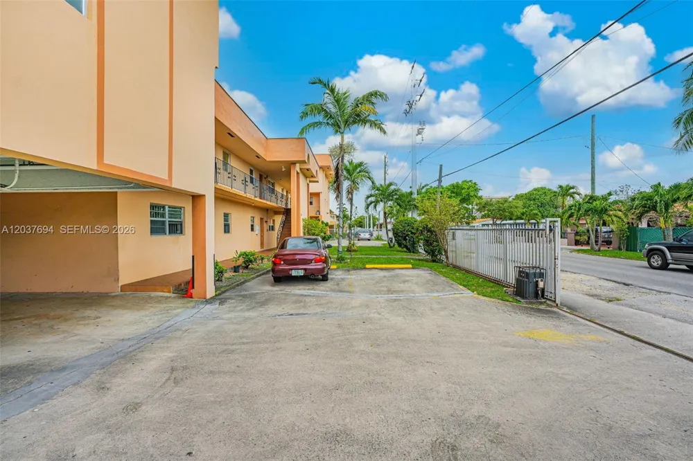 1100 W 35th St #23 Hialeah, FL 33012