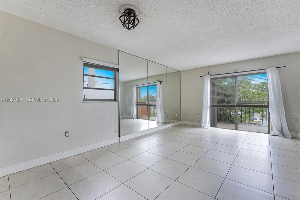 1100 W 35th St #23 Hialeah, FL 33012