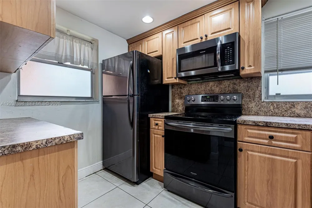 1100 W 35th St #23 Hialeah, FL 33012