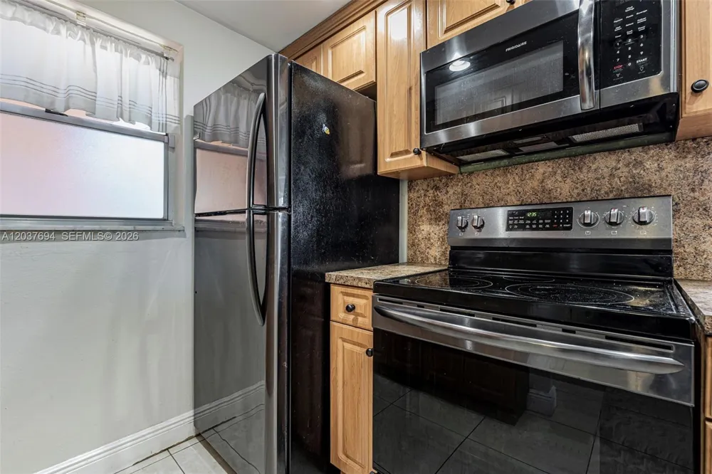 1100 W 35th St #23 Hialeah, FL 33012