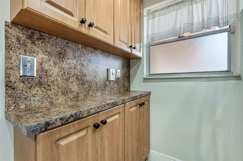 1100 W 35th St #23 Hialeah, FL 33012