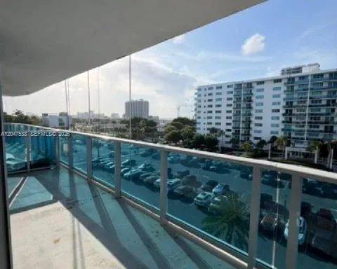 7501 E Treasure Dr #5J North Bay Village, FL 33141