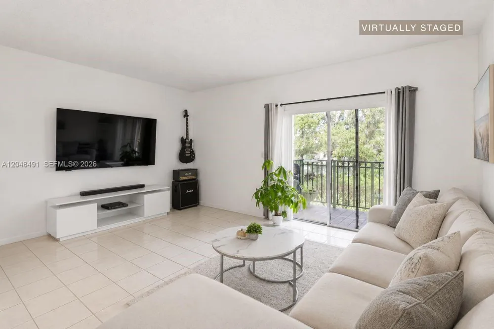 10014 Hammocks Blvd #204-4 Miami, FL 33196