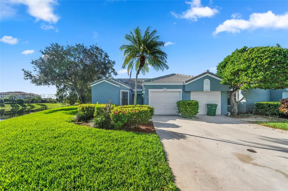 8220 Waterford Ln Tamarac, FL 33321