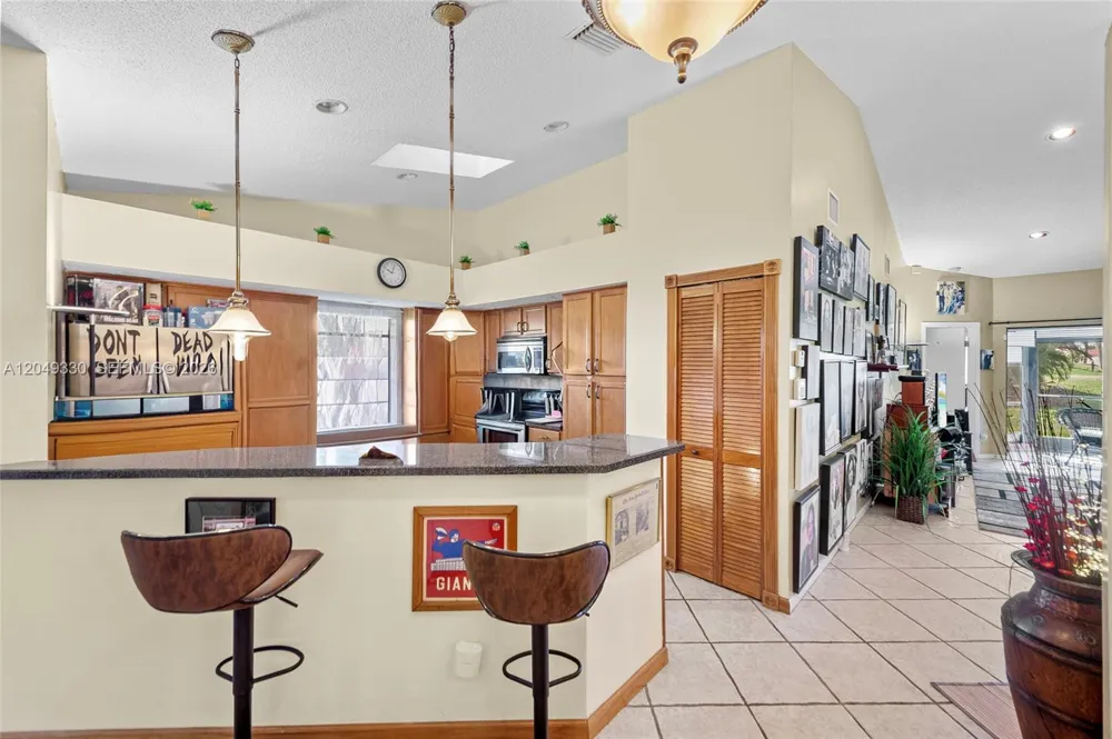8220 Waterford Ln Tamarac, FL 33321