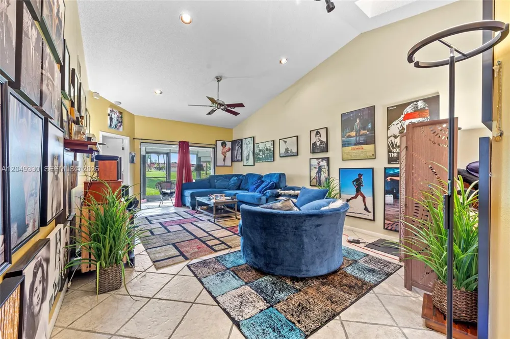 8220 Waterford Ln Tamarac, FL 33321