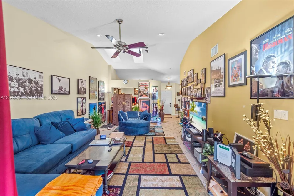 8220 Waterford Ln Tamarac, FL 33321