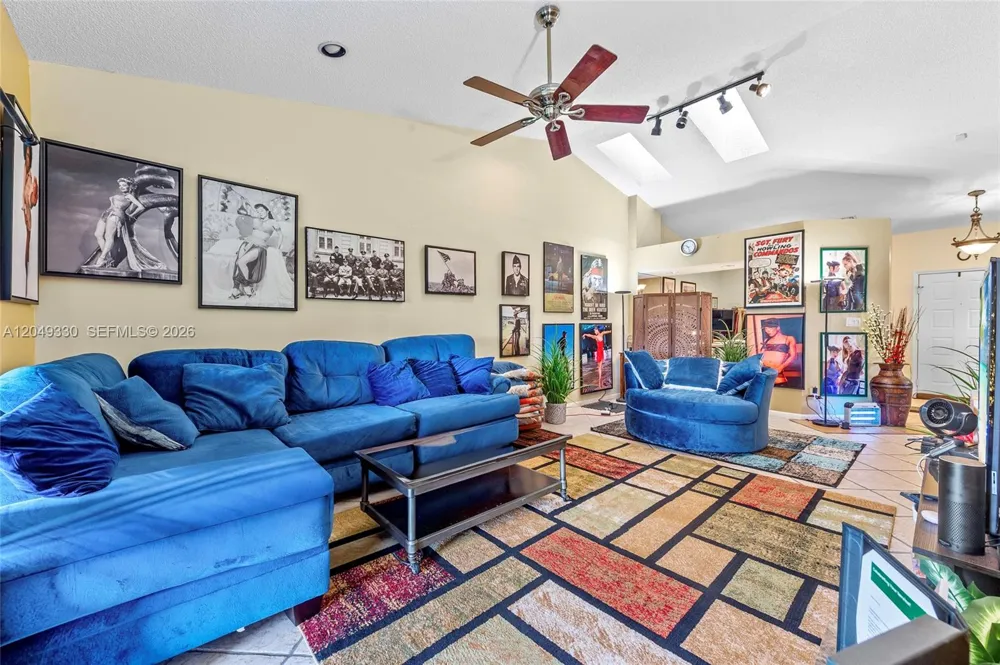 8220 Waterford Ln Tamarac, FL 33321