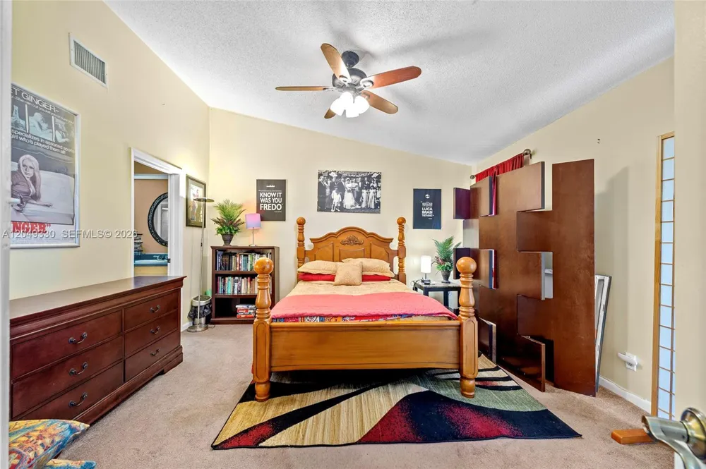 8220 Waterford Ln Tamarac, FL 33321