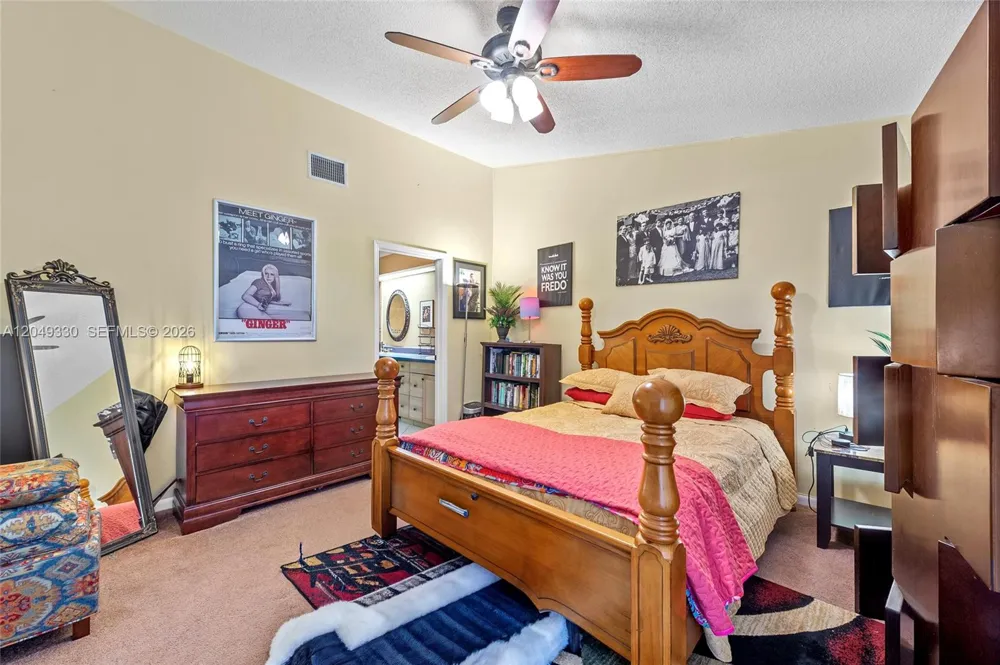 8220 Waterford Ln Tamarac, FL 33321