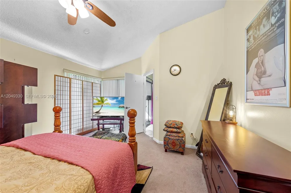 8220 Waterford Ln Tamarac, FL 33321