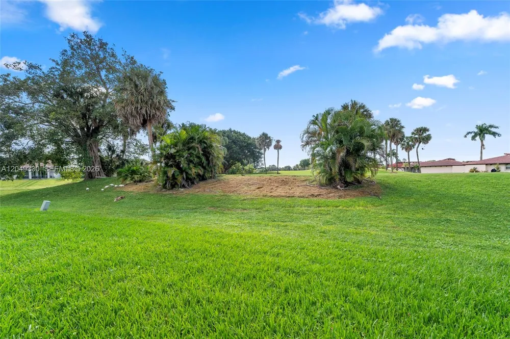 8220 Waterford Ln Tamarac, FL 33321