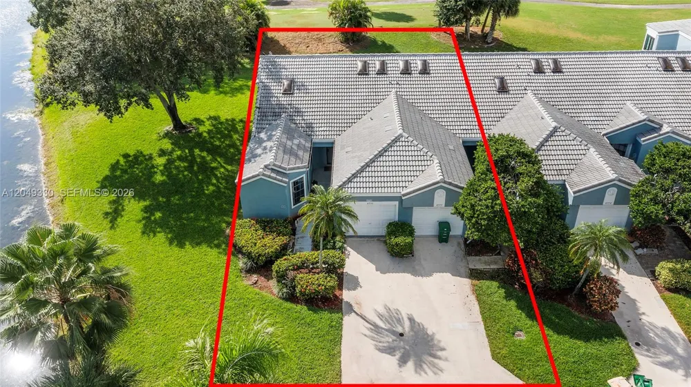 8220 Waterford Ln Tamarac, FL 33321