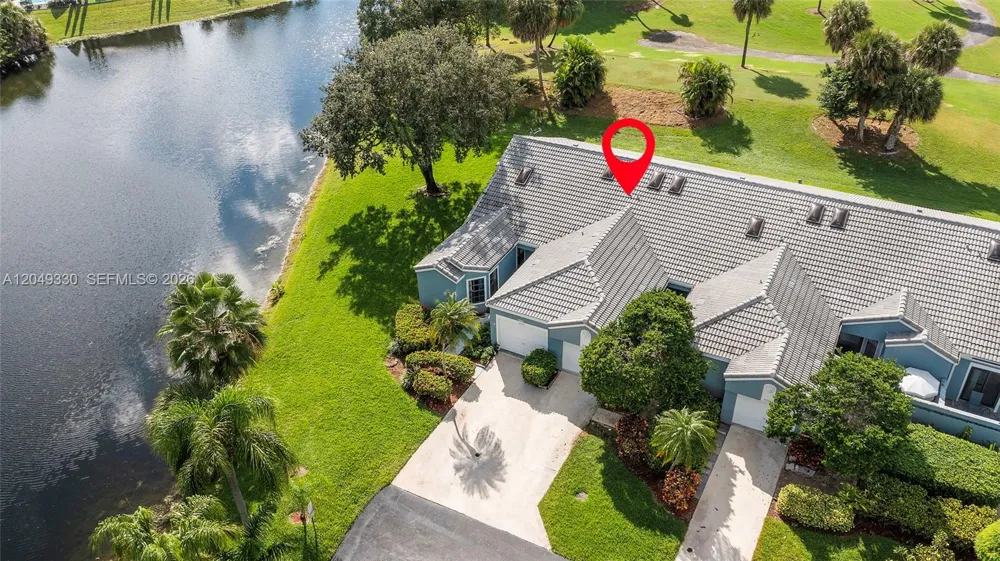 8220 Waterford Ln Tamarac, FL 33321