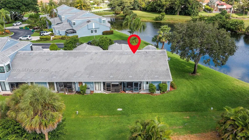 8220 Waterford Ln Tamarac, FL 33321