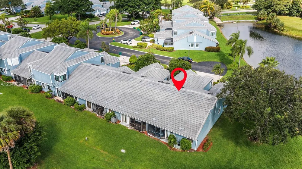 8220 Waterford Ln Tamarac, FL 33321
