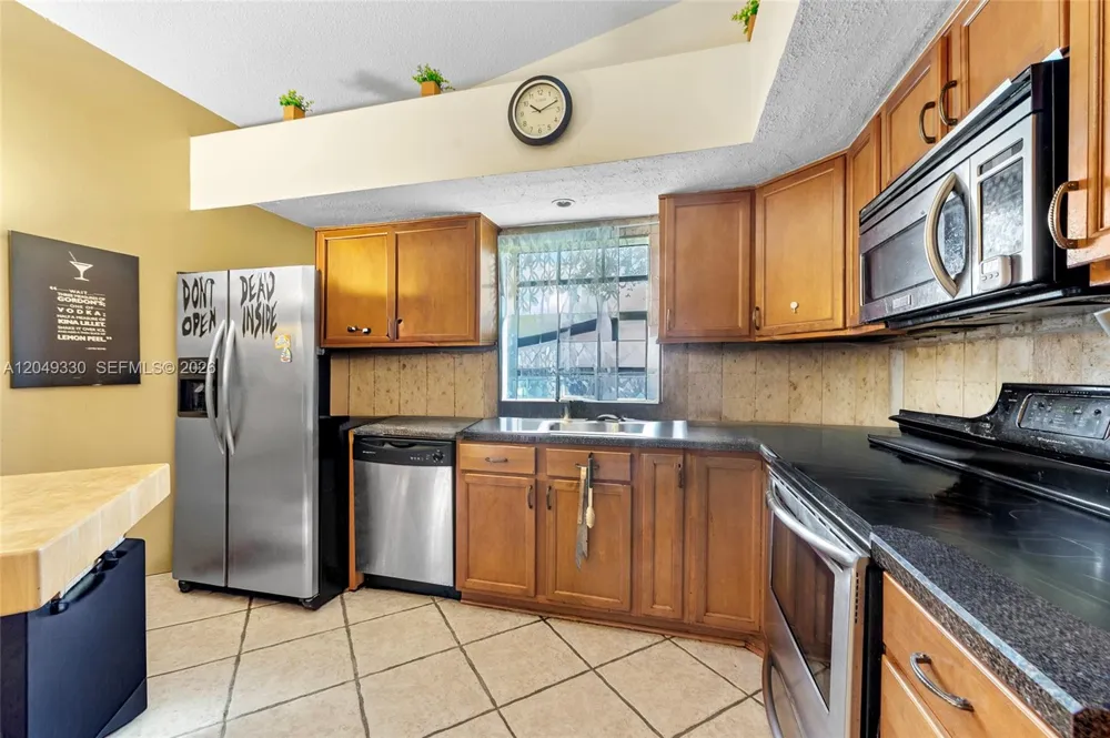 8220 Waterford Ln Tamarac, FL 33321