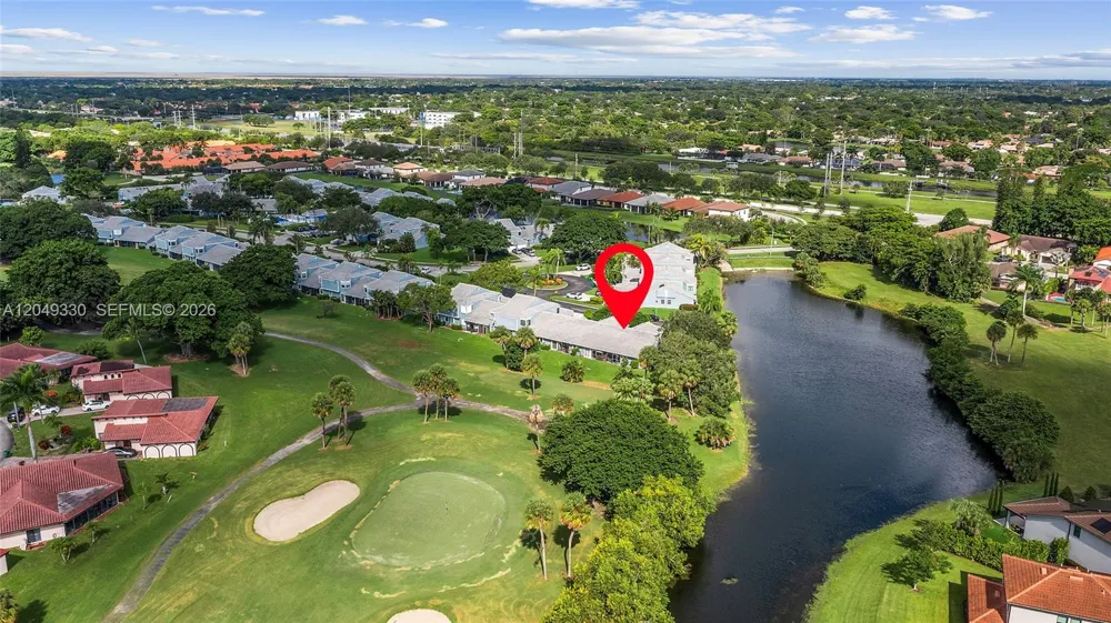 8220 Waterford Ln Tamarac, FL 33321