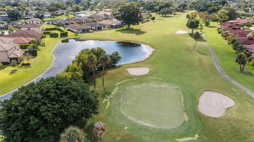 8220 Waterford Ln Tamarac, FL 33321