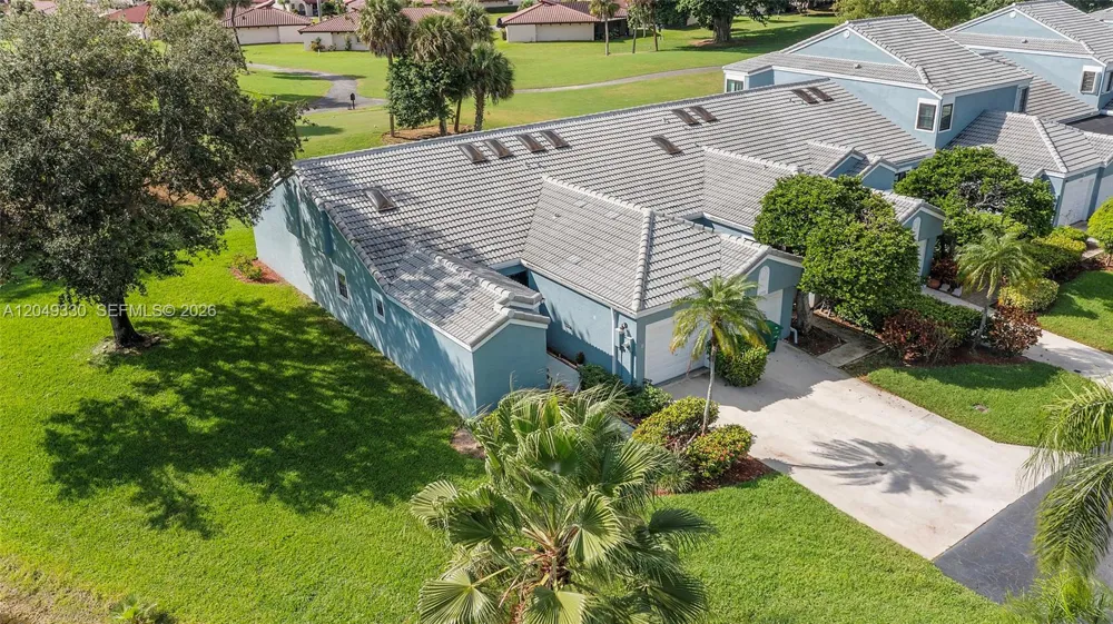 8220 Waterford Ln Tamarac, FL 33321