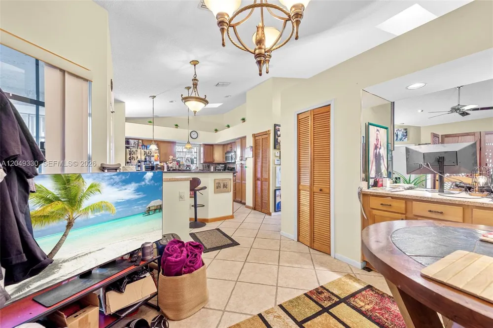 8220 Waterford Ln Tamarac, FL 33321