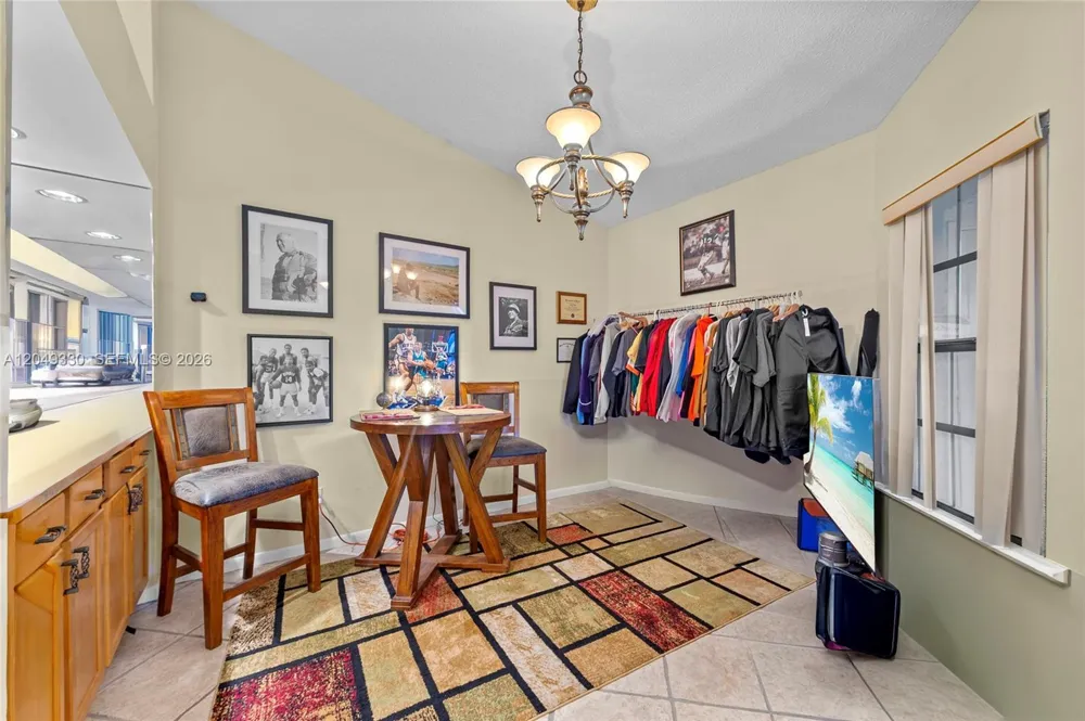 8220 Waterford Ln Tamarac, FL 33321