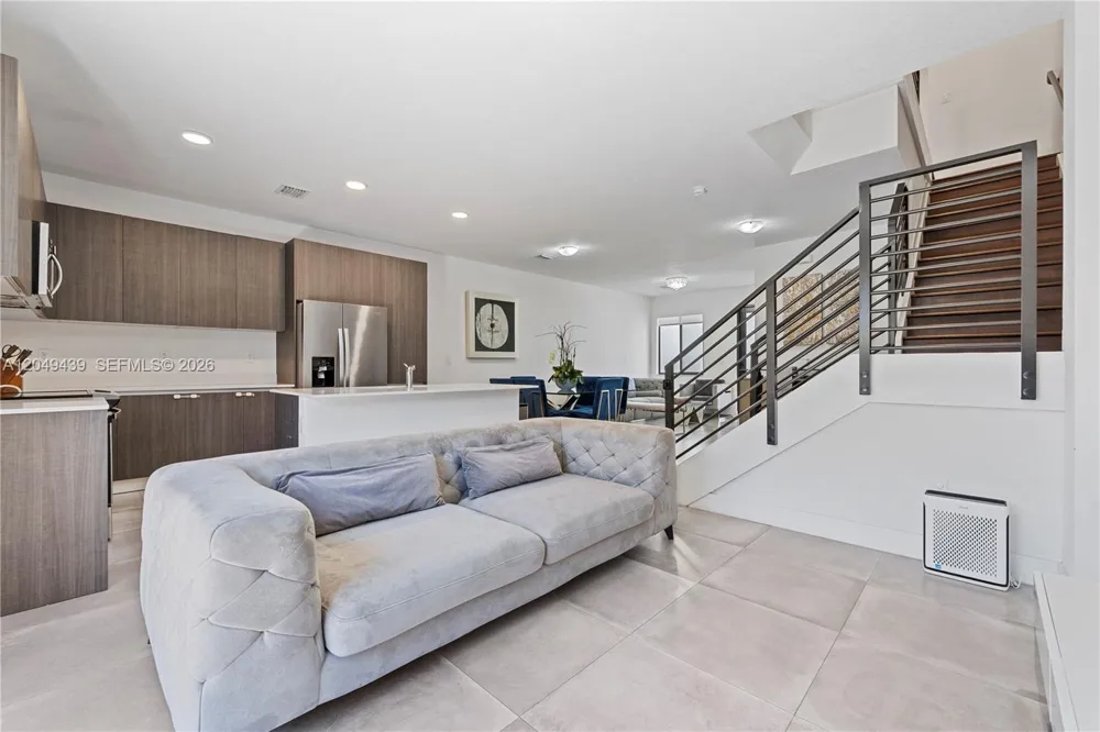 9174 SW 5th Ln Miami, FL 33174
