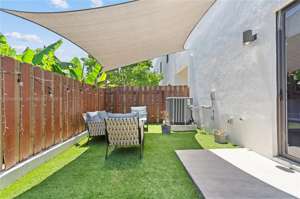 9174 SW 5th Ln Miami, FL 33174