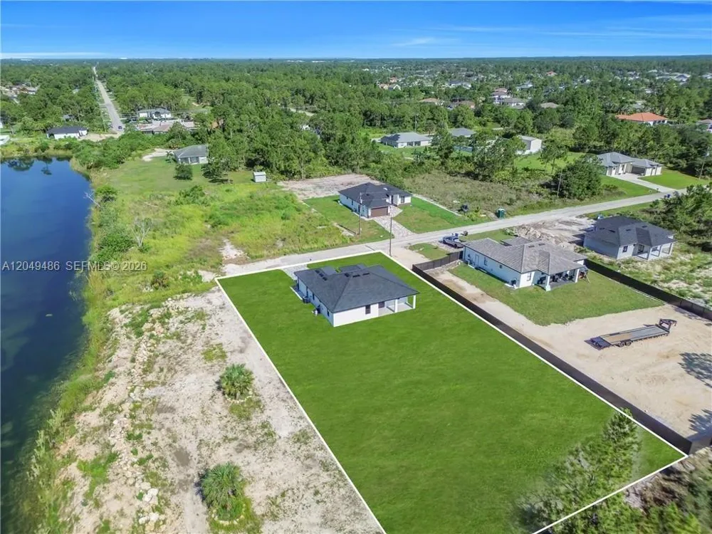 800 Pine Ave Lehigh Acres, FL 33972