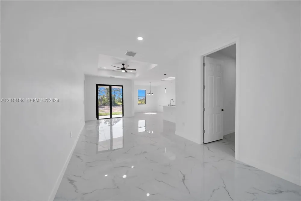 800 Pine Ave Lehigh Acres, FL 33972